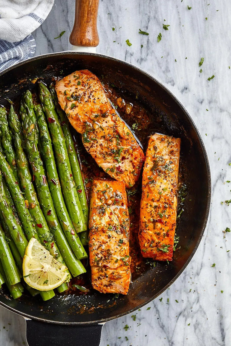 Salmón al horno con espárragos